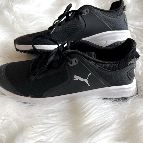 Men’s 9 black Puma sneakers - Picture 1 of 7